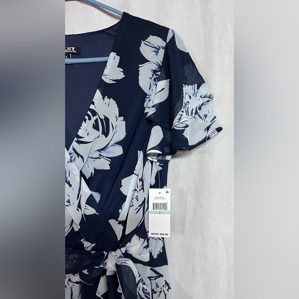 SLNY Floral Flutter Sleeve Wrap Dress Size 8 NWT - Picture 6 of 6